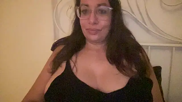 Snapshot of RosaFreya chatting on July 6, 2026, 3:25 am RosaFreya online show from July 6, 2026, 3:25 am