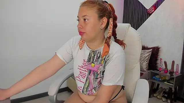 roxana santini online show from November 15, 2025, 3:52 pm