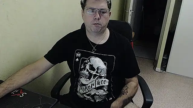 blueandwhite1 online show from December 4, 2024, 8:23 am