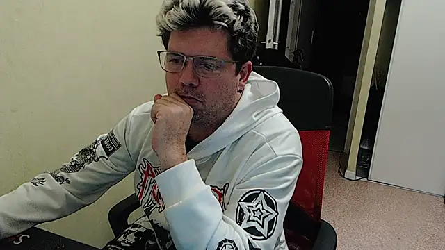 blueandwhite1 online show from January 3, 2025, 10:08 pm