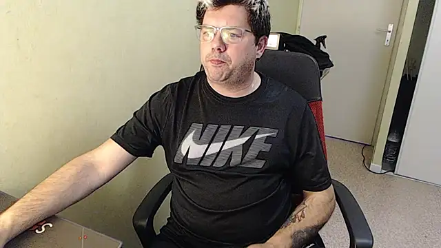 blueandwhite1 online show from January 9, 2025, 3:34 pm