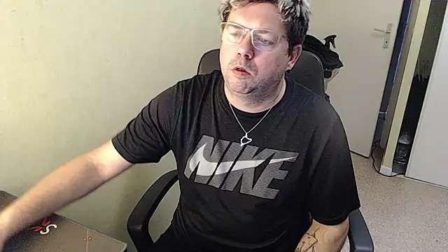 blueandwhite1 online show from January 10, 2025, 3:37 pm