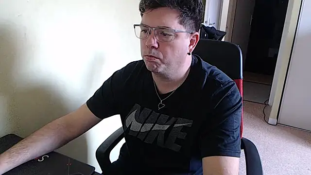 blueandwhite1 online show from February 1, 2025, 12:58 pm