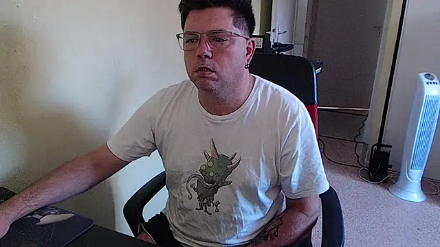 blueandwhite1 online show from September 17, 2025, 7:32 am