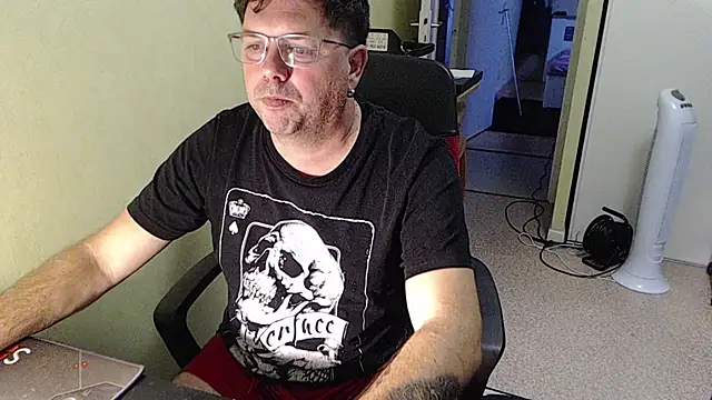 blueandwhite1 online show from November 7, 2025, 4:18 pm