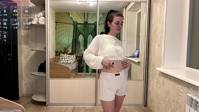 TianaWidell online show from November 17, 2025, 1:17 pm