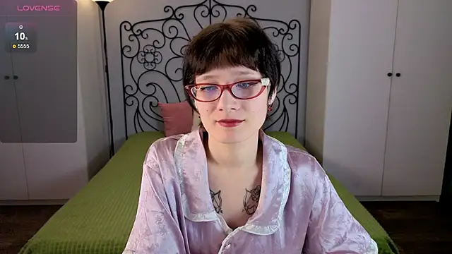 Snapshot of oliviafairy1 chatting on October 18, 2025, 4:52 pm oliviafairy1 online show from October 18, 2025, 4:52 pm
