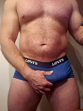 AlphaGymMale online show from December 17, 2025, 1:00 am