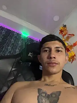 Snapshot of Alejandro_BigCock22 chatting on October 27, 2025, 4:38 am Alejandro BigCock22 online show from October 27, 2025, 4:38 am