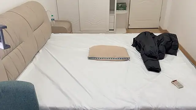 STxuguanhan online show from December 1, 2025, 9:14 am