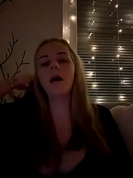 ItsLxsa online show from October 20, 2025, 10:43 pm