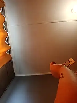 tudiablitalitabellaaa online show from September 20, 2025, 7:04 pm