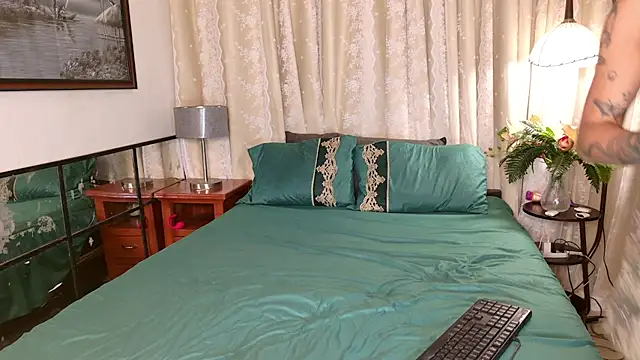 PrettyStranger online show from September 14, 2025, 10:47 am