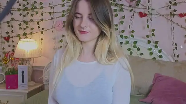 Snapshot of Sonia_Meow chatting on November 17, 2025, 6:30 am Sonia Meow online show from November 17, 2025, 6:30 am