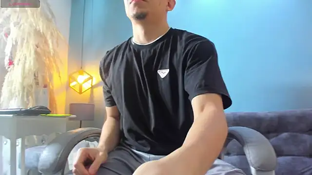 Snapshot of Eross_Santy chatting on October 28, 2025, 3:36 pm Eross Santy online show from October 28, 2025, 3:36 pm