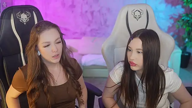 Snapshot of Ella_054 chatting on October 7, 2025, 2:47 pm Ella 054 online show from October 7, 2025, 2:47 pm