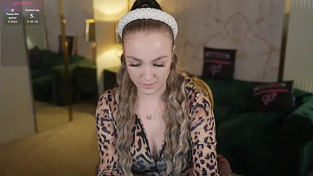 Snapshot of Ella_054 chatting on October 30, 2025, 6:19 pm Ella 054 online show from October 30, 2025, 6:19 pm