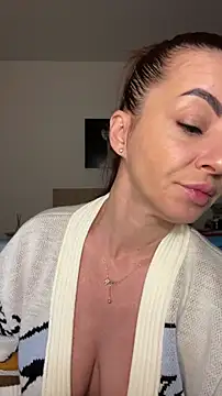 Roxanne Skye online show from October 14, 2025, 5:58 pm