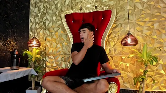 Snapshot of CHR58_ chatting on September 19, 2025, 12:02 am CHR58 online show from September 19, 2025, 12:02 am