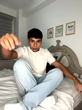 Snapshot of CHR58_ chatting on October 6, 2025, 12:52 am CHR58 online show from October 6, 2025, 12:52 am