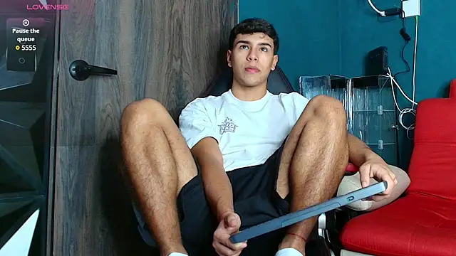 Snapshot of CHR58_ chatting on December 2, 2025, 9:54 pm CHR58 online show from December 2, 2025, 9:54 pm