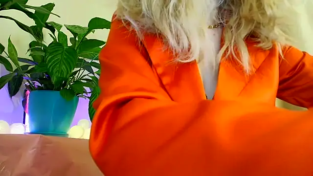Snapshot of Politeeliza chatting on May 6, 2026, 8:14 pm Politeeliza online show from May 6, 2026, 8:14 pm