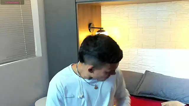 MrJustin  online show from November 26, 2025, 8:21 pm