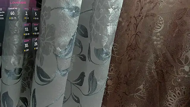 iamCharlotte19 online show from September 11, 2025, 7:47 pm