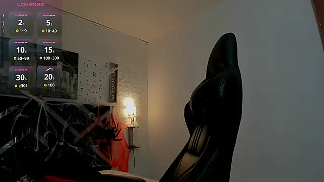 iamCharlotte19 online show from October 24, 2025, 8:05 pm