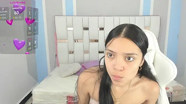 iamCharlotte19 online show from November 17, 2025, 7:30 pm