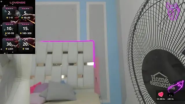 iamCharlotte19 online show from December 3, 2025, 12:14 pm