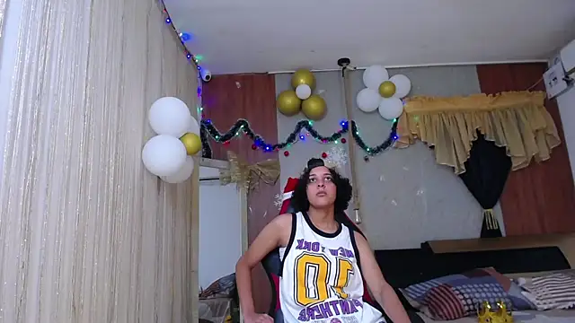 miss leidy  online show from November 23, 2025, 3:39 am