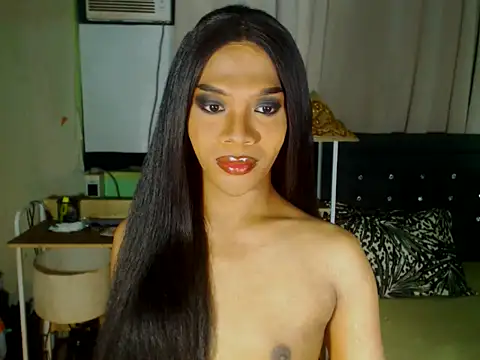 Snapshot of GoldenCumTYRA chatting on May 6, 2026, 4:34 pm GoldenCumTYRA online show from May 6, 2026, 4:34 pm