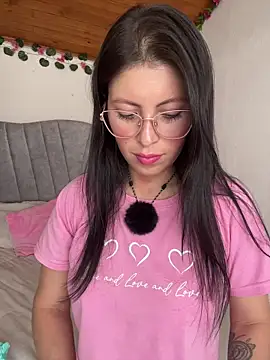 Mia salinass online show from December 1, 2025, 7:30 pm