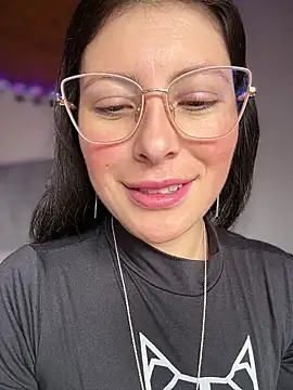 Mia salinass online show from March 31, 2026, 6:30 pm