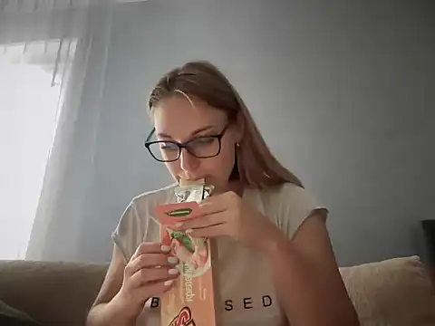 NikexPretty online show from September 17, 2025, 7:32 am