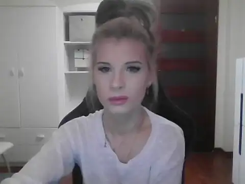 KristineGlow online show from October 10, 2025, 6:12 am