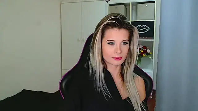 KristineGlow online show from January 7, 2026, 7:11 am