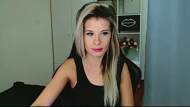 KristineGlow online show from January 12, 2026, 7:24 am