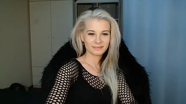 Snapshot of KristineGlow chatting on July 7, 2026, 2:10 pm KristineGlow online show from July 7, 2026, 2:10 pm