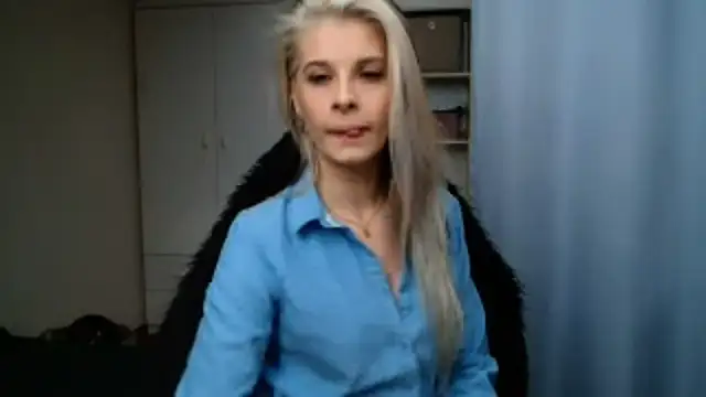 Snapshot of KristineGlow chatting on July 10, 2026, 2:19 pm KristineGlow online show from July 10, 2026, 2:19 pm