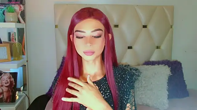 Daphnne Foxx online show from October 9, 2025, 8:40 pm