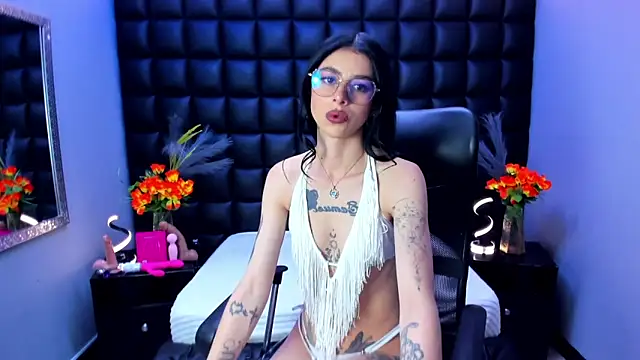 Snapshot of Dulce_Miaa_ chatting on June 17, 2026, 6:09 pm Dulce Miaa online show from June 17, 2026, 6:09 pm