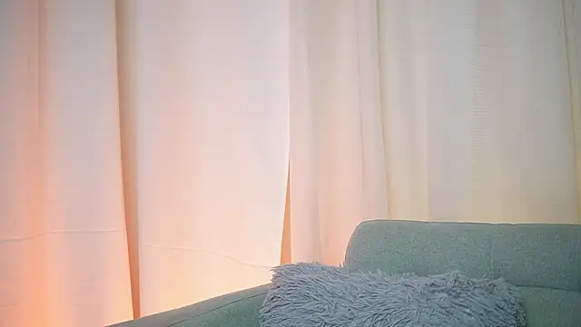 KendalDubai online show from November 11, 2025, 8:42 pm