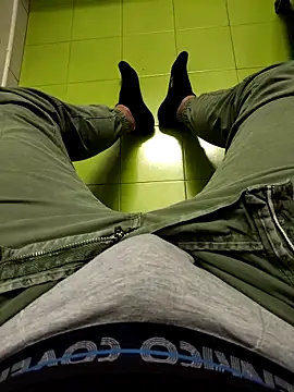 AXEL 84 online show from December 3, 2025, 1:31 pm