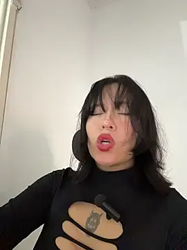 aliciia 23 online show from November 8, 2025, 9:24 pm