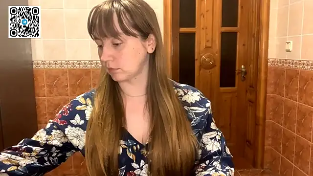 Snapshot of MaroonMoon_ chatting on September 10, 2025, 7:14 pm MaroonMoon online show from September 10, 2025, 7:14 pm