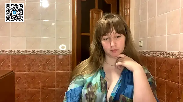 Snapshot of MaroonMoon_ chatting on October 4, 2025, 7:34 pm MaroonMoon online show from October 4, 2025, 7:34 pm