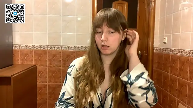 Snapshot of MaroonMoon_ chatting on October 9, 2025, 7:45 pm MaroonMoon online show from October 9, 2025, 7:45 pm