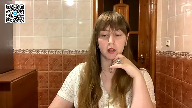 Snapshot of MaroonMoon_ chatting on October 10, 2025, 7:46 pm MaroonMoon online show from October 10, 2025, 7:46 pm